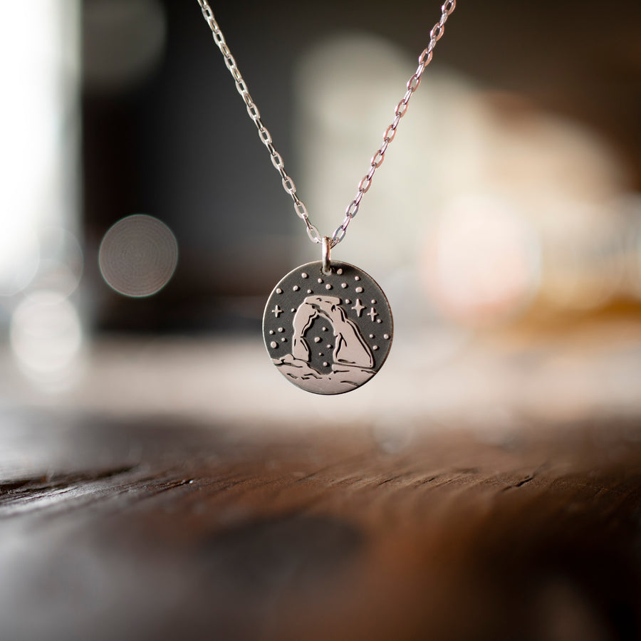 Delicate Arch Round Necklace